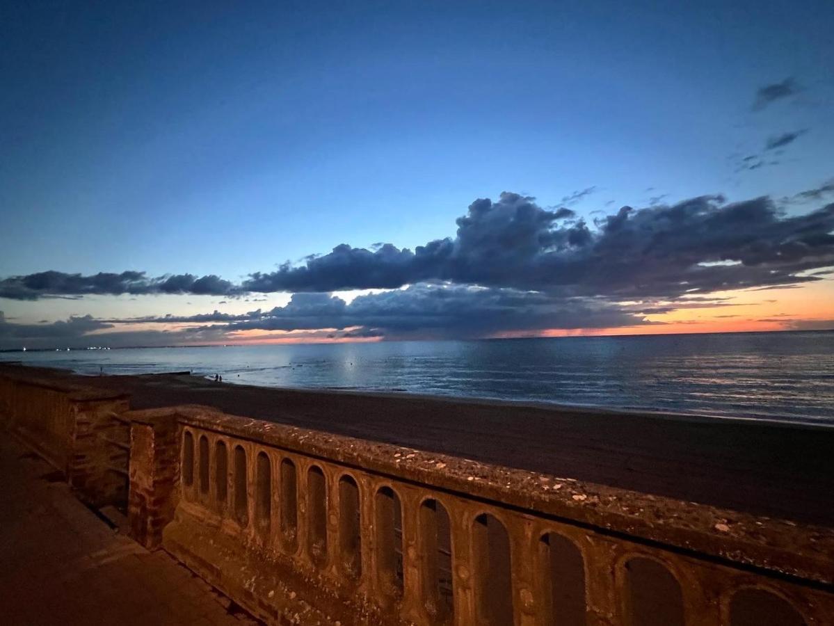 Sur La Plage / Enjoy The Beach Apartamento Cabourg Exterior foto
